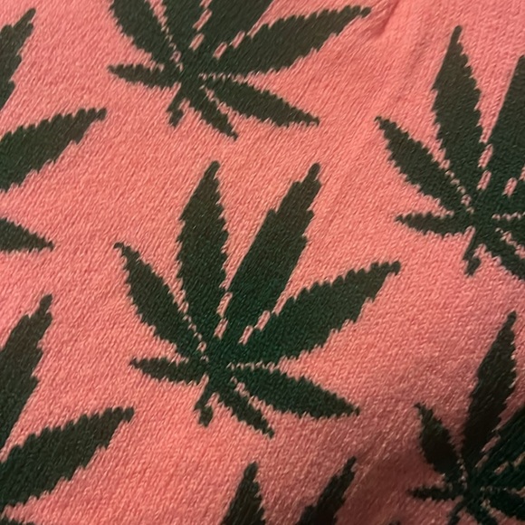 Leafy Pink & Green Beanie Hat NWT Unisex - Picture 7 of 7